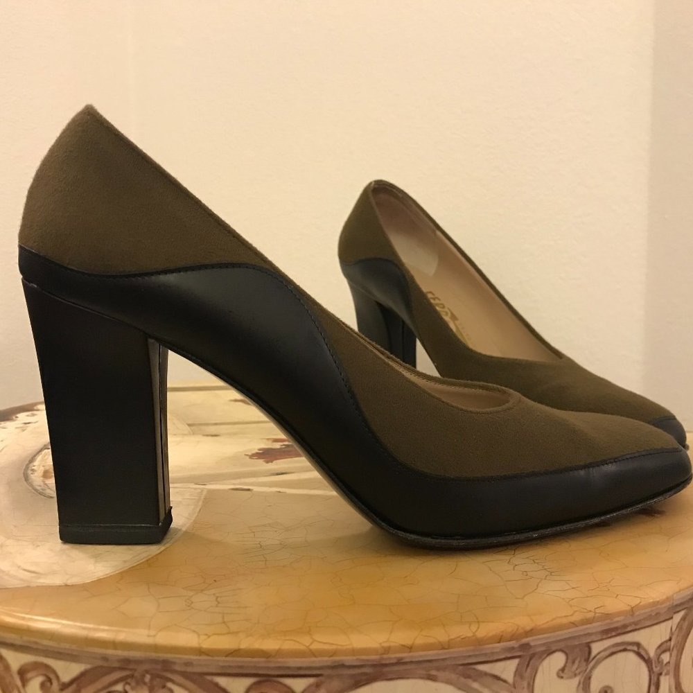 Ferragamo Olive/Black Pump -Size 8 - Picture 4 of 12